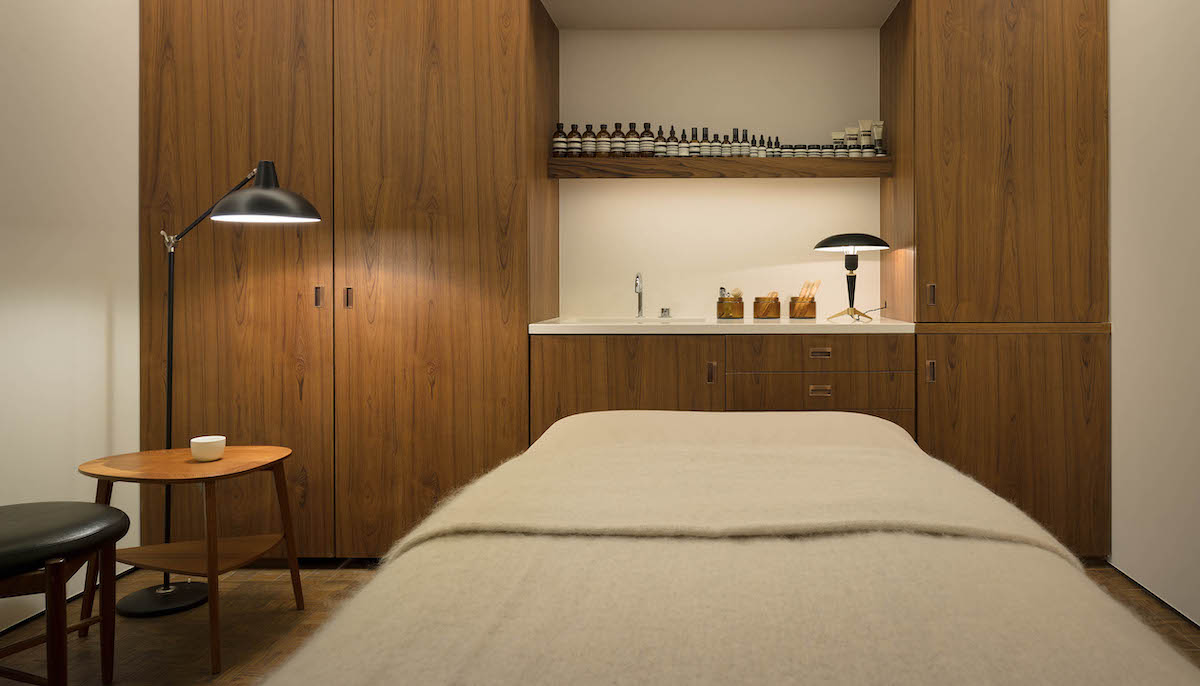 銅鑼灣設3房連顧問房約900呎近港鐵站小本經營位於商業大廈美容院資產頂讓 生意轉讓銅鑼灣美容香港創業・頂讓・生意頂讓・頂手・生意買賣・買生意