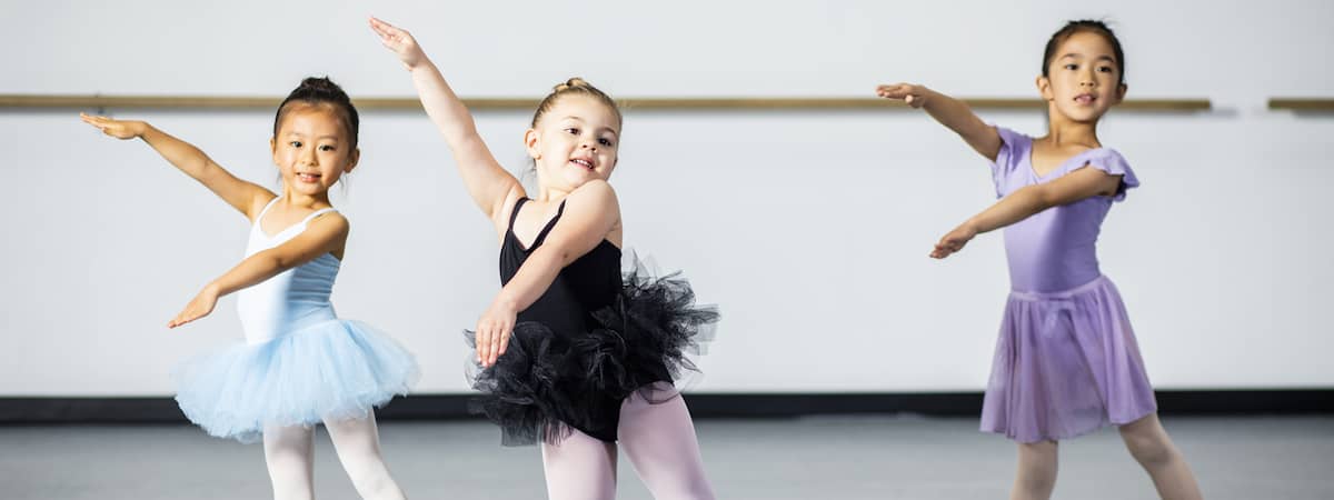 荃灣連客底住宅林立交通方便1,425呎格局四正生財工具齊備有鏡房可容納20人具員工團隊Dance Studio跳舞教室生意轉讓 生意轉讓荃灣其他教育香港創業・頂讓・生意頂讓・頂手・生意買賣・買生意