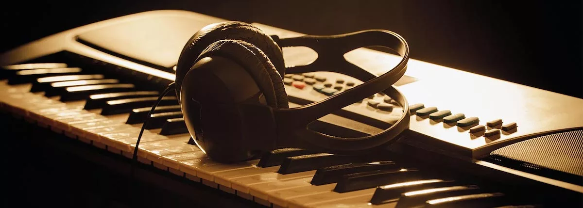 灣仔經營約20年歷史設5房約600呎總投資額約$700,000黃金地段近港鐵站交通方便格局四正生財工具齊備位於商業大廈音樂中心資產頂讓 生意轉讓灣仔音樂中心香港創業・頂讓・生意頂讓・頂手・生意買賣・買生意