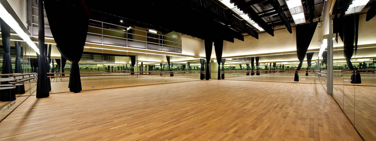 觀塘彈性參與時間成立2年1,450呎帶鏡近港鐵站交通方便裝修新凈地方寬敞生財工具齊備具擴展空間連FB及IG多用途跳舞教室生意轉讓 生意轉讓觀塘多用途教室香港創業・頂讓・生意頂讓・頂手・生意買賣・買生意