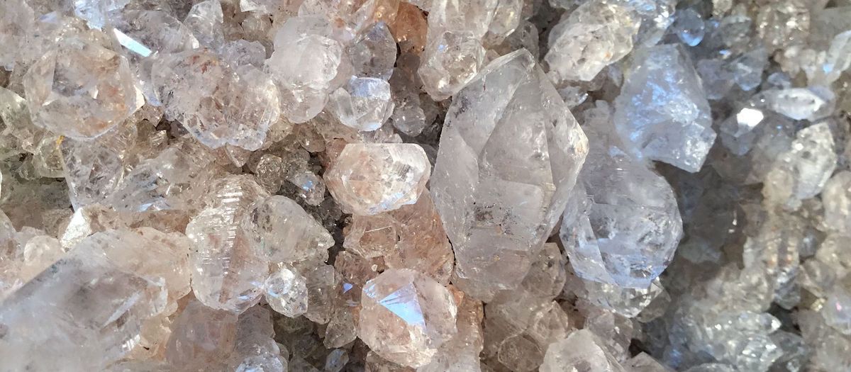 炮台山經營多年口碑極佳供應商資料齊備可帶入行鄰近港鐵零售水晶店頂讓 生意轉讓炮台山精品配件香港創業・頂讓・生意頂讓・頂手・生意買賣・買生意